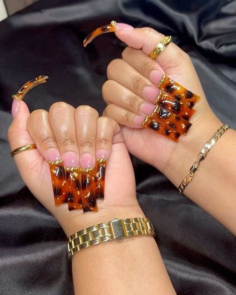 Brown French Tip Toes, Tortoise Shell French Tip Nails, Curved Nails Designs, Mama Nails, Tortoise Nails, French Tip Toes, Turtle Nails, 90s Nails, French Toes