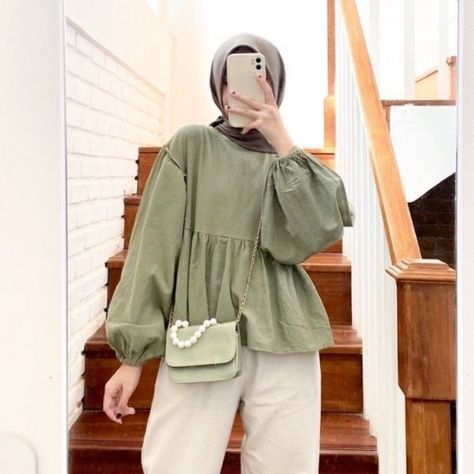 Dress Crinkle, Ootd Korean Style, Women Ruffle Blouse, Sage Dress, Muslim Fashion Hijab Outfits, Office Casual Outfit, Casual Hijab Outfit, Blouse Models, Pink Ivory