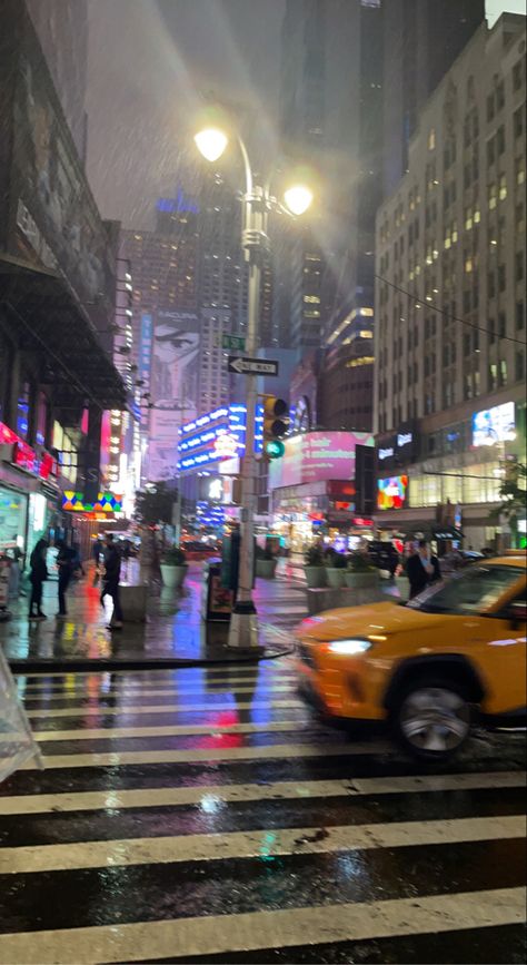 raining in manhattan New York Rain, City Rain, Rain Wallpapers, Bad Photos, Nyc Life, New York Aesthetic, New York Life, Rain Photography, City Girl