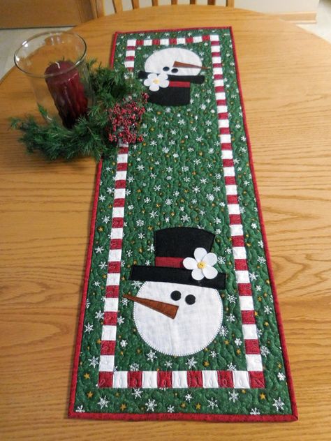 Christmas Applique Patterns Free Table Runners, Snowmen Table Runners Quilted, Snowmen Table Runners Free Pattern, Snowman Table Runners Free Pattern, Snowman Table Runner Pattern, Snowman Table Runner, Christmas Table Runners Quilted, Christmas Applique Patterns, Xmas Table Runners