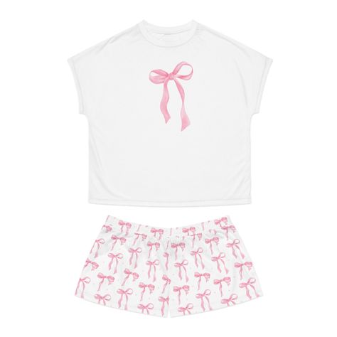 We are loving our latest pink bow coquette pajama set! These cute balletcore pajamas are so great as gifts or everyday! They would even be great for bridesmaids or a bachelorette party! D E T A I L S * Material: 95% polyester, 5% spandex * Relaxed fit S I Z I N G * Sizing runs true to size * Please see size guide in last listing photo for all measurements and information S H I P P I N G * T I M E S * Our items are individually made with love for each of our buyers. Processing time is 2-5 busines Matching Boyfriend Girlfriend Christmas Pajamas, H&m Pajamas, Pajamas Set Aesthetic, Satin Pjs Aesthetic, Pink Bow Outfit, Cute Pyjama Sets, Coquette Pjs, Bow Pajamas, Coquette Pajamas