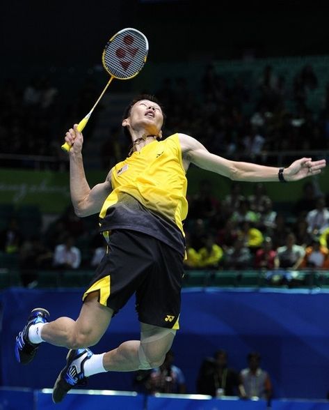 Jump Smash - Lee Chong Wei Badminton Photography, Tenis Dress, Badminton Tips, Lee Chong Wei, Play Badminton, Tennis Ball Machine, Sports Hero, Badminton Racket, Sport Body