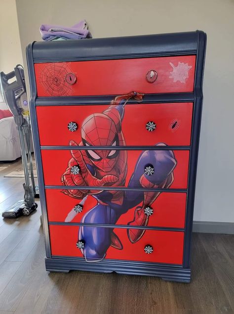 Spiderman Dresser, Spiderman Room Ideas, Boy Dollhouse, Wood Dressers Makeover, Spiderman Room Decor, Flipped Furniture, Doll House For Boys, Spiderman Bedroom, Man Chest