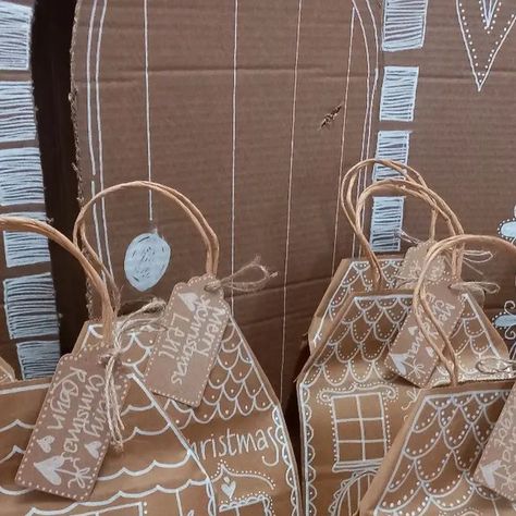 Nicola on Instagram: "Keeping with the gingerbread house theme, I've decorated brown paper gift bags using a chalk pen. Personalised tags have been tied to the bag handles very simply with twine and the bags filled with an assortment of goodies. Each house is different, only limited by my imagination! Valerie Singleton would be so proud of me! #gingerbreadhouse #gingerbreadhousebags #gingerbreadhousegiftbags #diygingerbreadhouse #recycling #chalkpen #doodling #doodlingisfun #recyclingatitsbest #homemadegingerbreadhouse #gingerbreaddecor #homemadegifts #homemadegiftsarethebest #gingerbreadhousemaking #gingerbreadhousedecorating #gingerbreadhousegoals #gingerbreadhouse2023 #gingerbreadhousedecoration #justlikevaleriesingleton #bluepetervibes #bluepetereatyourheartout #gingerbre Decorated Brown Paper Bags, Brown Bag Gingerbread House, Brown Paper Gift Bags, Homemade Gingerbread House, Ginger Bread House Diy, Decorating Party, Gingerbread House Decorations, Blue Peter, Chalk Pens