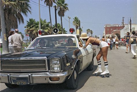 Venice Beach Rollerskaters, via Flickr Outdoor Roller Skates, Roller Skaters, Roller Girl, Marcel Proust, Vintage Los Angeles, California Dreamin', California Dreaming, Roller Skate, Roller Skating