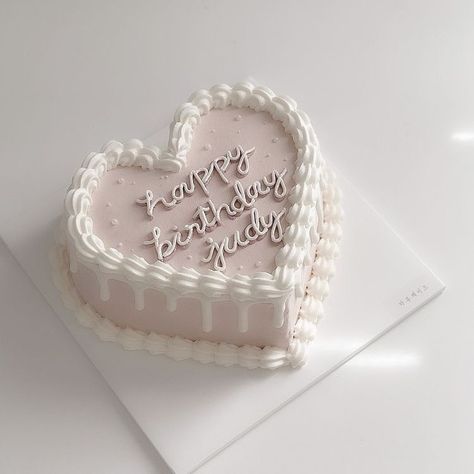 Shaped Birthday Cake, Heart Shaped Birthday Cake, Heart Cake Design, Heart Birthday Cake, Vintage Birthday Cakes, Pinterest Cake, Heart Cakes, 21st Birthday Cakes, Mini Cakes Birthday