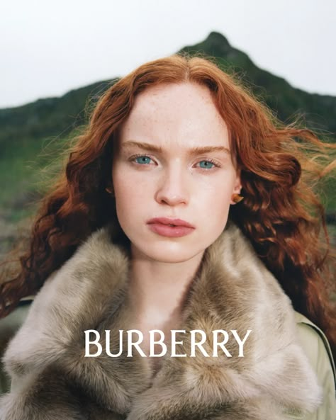 Burberry Winter 2023 Campaign Burberry Photoshoot, Highland Fashion, Burberry Campaign, Tyrone Lebon, Burberry Beauty, Female Pose, Campaign Ideas, Test Shoot, Munnar