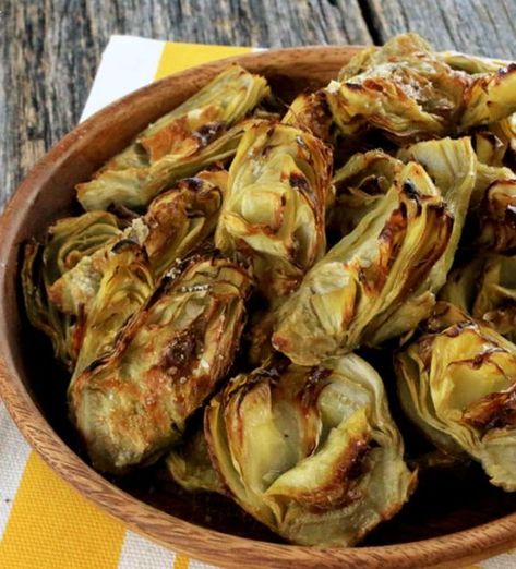 They're fast, easy, tasty and perfect for dipping! Pair these roasted artichokes with your favorite sauce and serve as an appetizer or snack! - Everyday Dishes & DIY Artichoke Hearts Recipes, Roasted Artichoke Hearts, Canned Artichoke, Artichoke Heart Recipes, Roasted Artichoke, Canned Artichoke Hearts, Diy Dish, Artichoke Recipes, Everyday Dishes