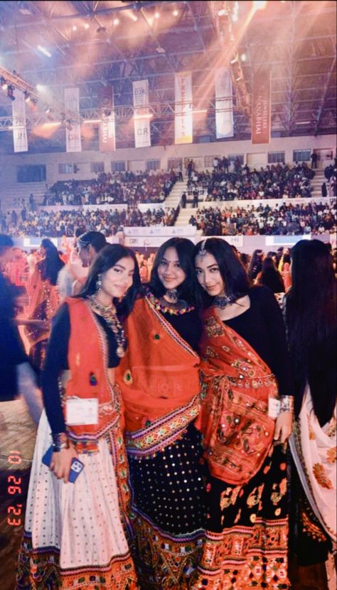 Ur fav garba girls Dandia Night Outfit, Dandiya Night Outfits, Garba Aesthetic, Navratri Pictures, Dandiya Night, Garba Night, Garba Outfit, Outfits Woman, Instagram Layout