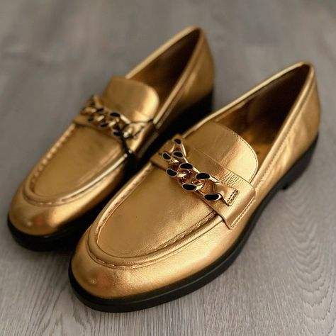 Chain Trim Metallic Leather Loafers New With Tags Size Us 8 / Euro 39 Us 10 / Euro 41 Genuine Leather Zara Loafers, Mules Shoes Flat, Black Patent Loafers, Pointed Loafers, Gold Espadrilles, Patent Loafers, Block Heel Loafers, Buckle Loafers, Pointy Toe Shoes