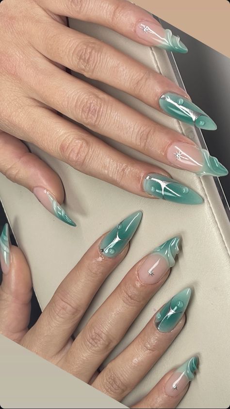 Nail Art Ideas Coffin Shape, Simple Nail Designs Green, Maddy Euphoria Nails, Aqua Nails Design Ideas, Green Chrome Nails Designs, Pisces Nails Designs, Teal Nail Ideas, Blue Prom Nails, Euphoria Nails