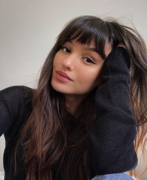 Brown Hair With Fringe, Black Hair Fringe, Black Hair Bangs, Bangs Hairstyle, Baby Bangs, Hairstyle Trends, Long Dark Hair, Women's Beauty, Long Hair With Bangs