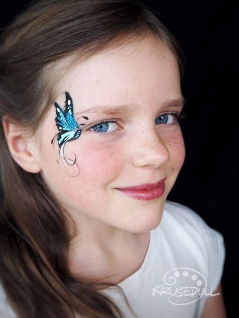 Face Paint Ideas Butterfly, Festival Face Paint Glitter, Simple Butterfly Face Paint, Easy Butterfly Face Paint, Face Painting Butterfly Easy, Butterfly Face Paint Easy, Face Painting Butterfly, How To Do Butterfly, Blue Face Paint