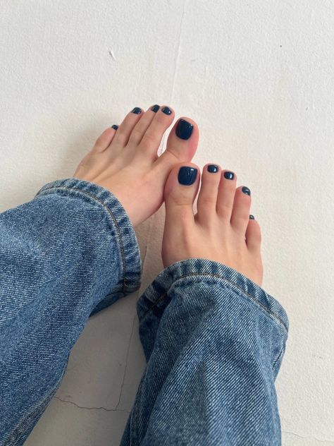 Pedicure Blue Ideas, Pedicure Colors Blue, Toe Color Ideas Summer, Blue Feet Nails, Nail Foot Colors, Cute Summer Pedicure Ideas, Vacation Pedicure Ideas Toenails, French Nails Feet, Blue Nails Pedicure