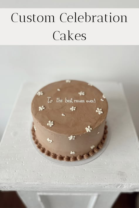 Birthday Cake Date Design, Simple Elegant Chocolate Cake Designs, Minimal Anniversary Cake, Cakes With Messages, Individual Birthday Cakes Ideas, Message On Cake Ideas, Mini Cake Decorating Ideas Simple, Beige Cake Design, Minimilastic Cake