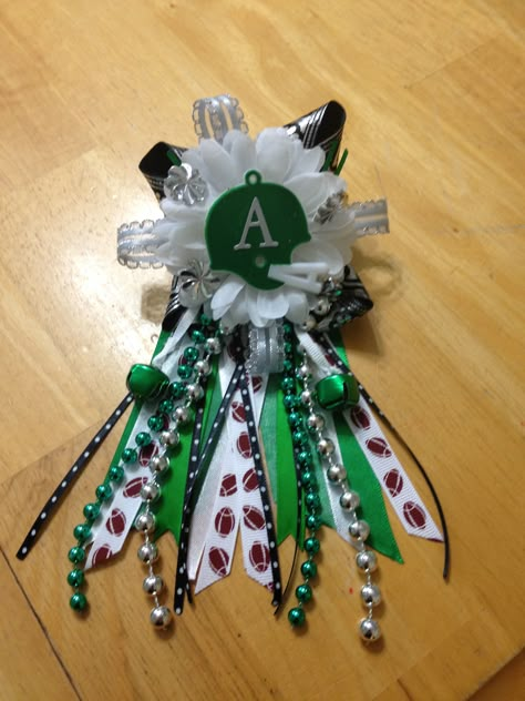 Azle Hornets Mini Homecoming Mum School Spirit Ideas Pep Rally, School Spirit Crafts, Homecoming Mums Senior, Spirit Buttons, Homecoming Spirit Week, Homecoming Corsage, Texas Homecoming Mums, Football Mums, Homecoming Spirit