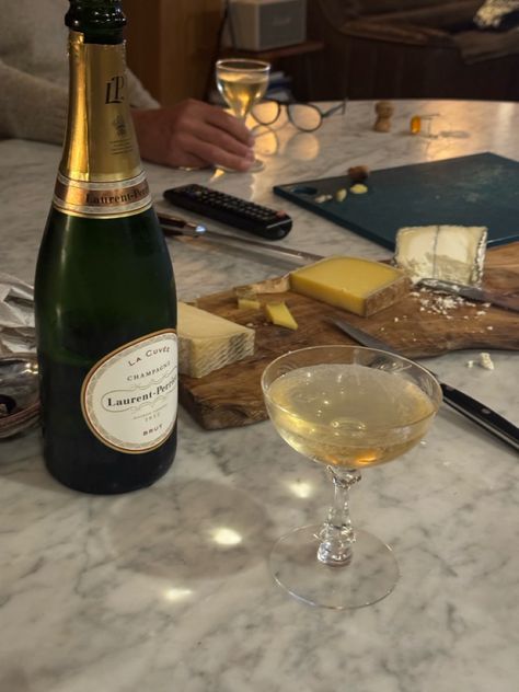 paris aesthetic, champagne, vintage, vintage aesthetic, dinner party, cheese Old Money Champagne, Champagne With Friends, Champagne Aesthetic Vintage, Bree Van De Kamp Aesthetic, Alcoholic Drinks Aesthetic, Winery Business, Sparkling Aesthetic, Aesthetic Champagne, Aesthetic Dinner Party