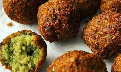 Easy Air Fryer Falafel Recipe Airfry Falafel Recipe, Air Fryer Falafel Canned Chickpeas, Air Fryer Falafel Recipe, Yummy Bowls, Air Fryer Falafel, Falafel Recipes, Vegan Bites, Veggie Options, Vegetarian Mains