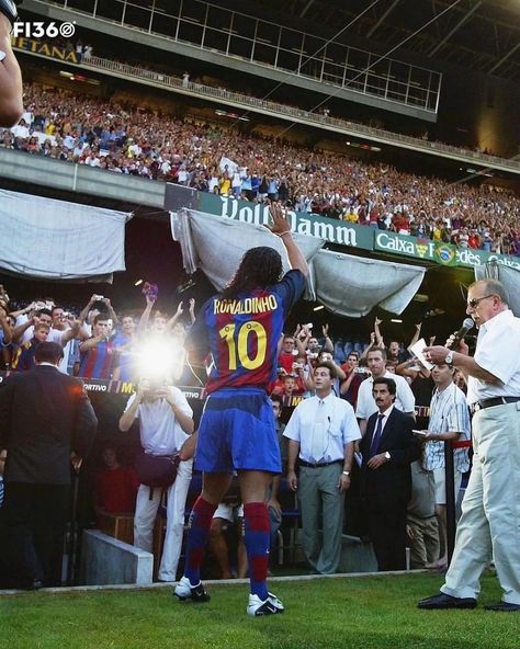 Ronaldinho Gaúcho | Instagram Ronaldo Ronaldinho, Football Celebrations, Sports Aesthetic, Retro Football, Football Pictures, Soccer Pictures, School Football, Football Tees, April 16