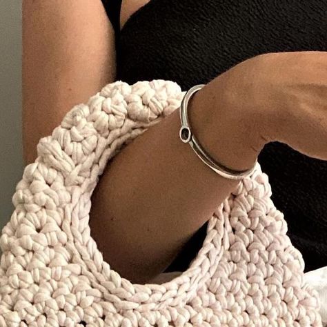 Tatiana Zuccalà on Instagram: "🇬🇧🇮🇹My first MINIME Bag tutorial is available now 😍🥰 #minimealba is here!!! Special price is valid for one week 🤩😍❤️ Fast, Easy, Cute project for crochet lovers ❤️❤️❤️ Patten includes all necessary information for bag making. It is very detailed and has a lot of step by step photos. On the last page of the PDF file you will also find links to the videos on my YouTube channel. MINIME Bags are studied by me to provide the special size bag which can be used by adults and kids! LANGUAGE: English 🇬🇧, Italian🇮🇹 LEVEL: Easy FINISHED MEASUREMENTS Width: 9 in (23 cm) Height: 5 in (13cm) Handle Length: 10 in (26 cm (Counted from the bottom of the handle hole)) MATERIALS Crochet hook: 8 mm (US L-11) USED Yarn: Hoooked Zpagetti Solid (T-Shirt: 90% cotton, 10% Crochet Messenger Bag, Bag Tutorial, Crochet Lovers, Evening Purse, Bags Tutorial, Crochet Bag Pattern, Crochet Hook, Special Price, My Youtube Channel