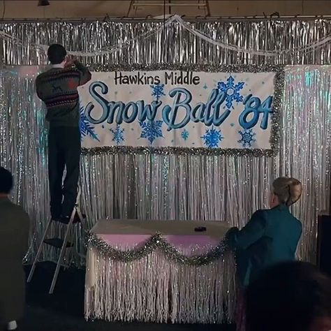 Stranger Things Visuals, Shifting To Stranger Things, St Aesthetic, Stranger Things Halloween Party, Stranger Things Wall, Stranger Things Vibes, Stranger Things Christmas, Stranger Things Party, Ball Dance