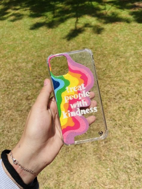 Funda pintada Phone Case Drawing Ideas Easy, Phone Case Diy Paint, Diy Phone Case Design, Castle Drawing, Quote Diy, Acrylic Painting Tips, Cases Diy, Bead Charms Diy, Treat People