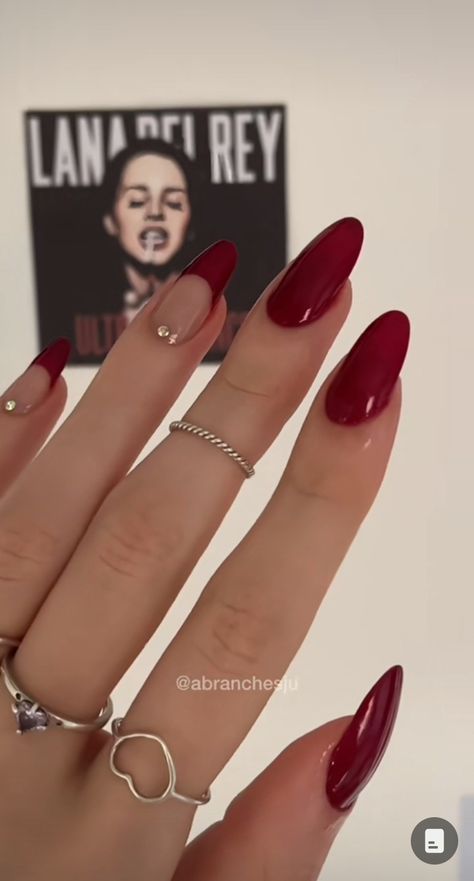 Cr. abranchesju_ Nails For Red Dress, Cherry Wine Nails, Outfit Wishlist, Wine Nails, Formal Nails, Cherry Wine, Casual Nails, Soft Nails, Red Nail