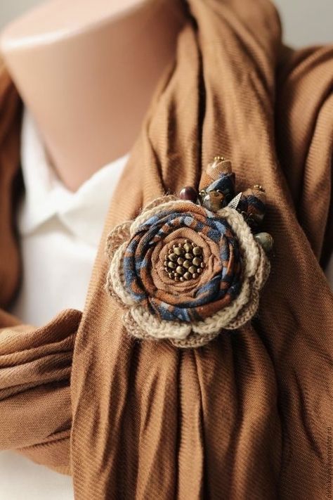 Shabby Chic Flowers, Crochet Brooch, Fabric Flower Brooch, Fabric Brooch, Handmade Flowers Fabric, Brooch Diy, Fabric Diy, Flowers Fabric, Fiber Jewelry