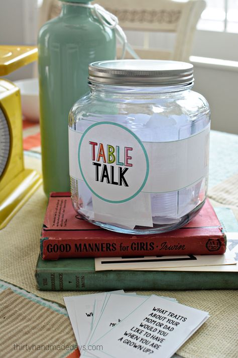 Table Talk - Dinner table idea with printable questions for families www.thirtyhandmadedays.com Table Games For Kids, Dinner Table Games, Dinner Conversation Starters, Table Topics, Dinner Party Games, Family Meeting, Dinner Party Table, Christmas Dinner Table, Family Fun Night