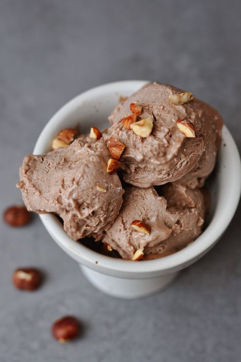 Bowl of Vegan Nocciola Gelato topped with chopped hazelnuts. This creamy, dairy-free dessert is made with hazelnut butter, cashew cream, and sweetened with maple syrup. Hazelnut Ice Cream Recipe, Hazelnut Gelato, Vegan Coconut Ice Cream Recipe, Vegan Chickpea Ice Cream, Vegan Pistachio Ice Cream, Vegan Gelato, Vegan Summer Recipes, Dairy Free Treats, Food Doodles