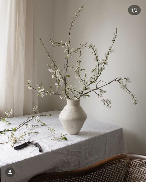 Branches Floral Arrangement, Dried Branches In Vase, Japandi Floral Arrangement, Large Branches In Vase, Bathroom Floral Arrangement, Japandi Flowers, Branches Arrangement, Coffee Table Styling Living Rooms, Minimalist Flower Arrangement