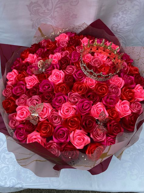 This is our luxurious, handmade satin rose QUEEN bouquet made with a 100 roses in 5 different reds and pinks. We offer an option of 75 or 50 roses as well. It's a great gift for special occasions like engagements, weddings, birthdays, anniversaries or simply to show someone some love! It comes with an actual crown for the Queen in your life! The roses are decorated with diamonds and gold butterflies. Dimensions: 18 inch diameter/14 inch height. See photos for details. This bouquet is quite extravagant in size and style! Please don't hesitate to reach out with questions. We'll gladly accommodate special requests such as different wrapping paper, decorations, colors etc. We can also add writing to the wrapping or a personalized card at no extra cost! For more bouquets, check out the rest of Rose Bouquet Birthday, Princess Bouquet, Engagement Bouquet, Ribbon Rose Bouquets, Roses Bouquet Gift, Ribbon Flowers Bouquet, Black Bouquet, Bouquet Birthday, Luxury Bouquet