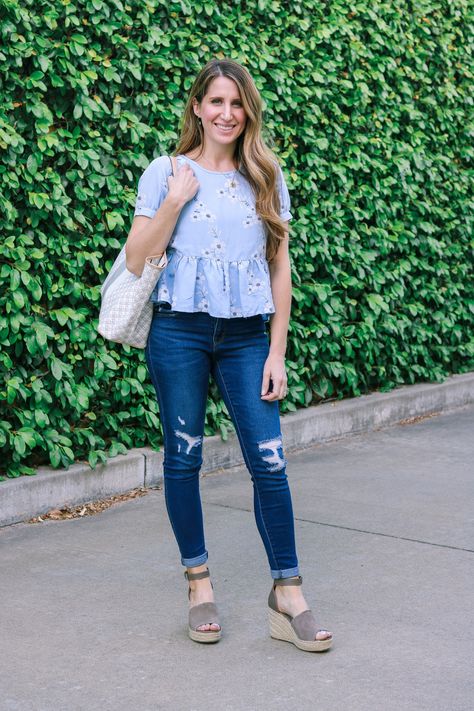 The Cutest Peplum Top for $9 – She Knows Chic, shein tops, peplum top outfit, how to wear a peplum top, spring outfit idea, summer outfit idea Peplum Top Outfits, Spring Outfits Ideas, Dress Smart, Spring Outfit Idea, Oufits Casual, Kurti Patterns, Top Jeans, Fashion Blogs, Trendy Girl