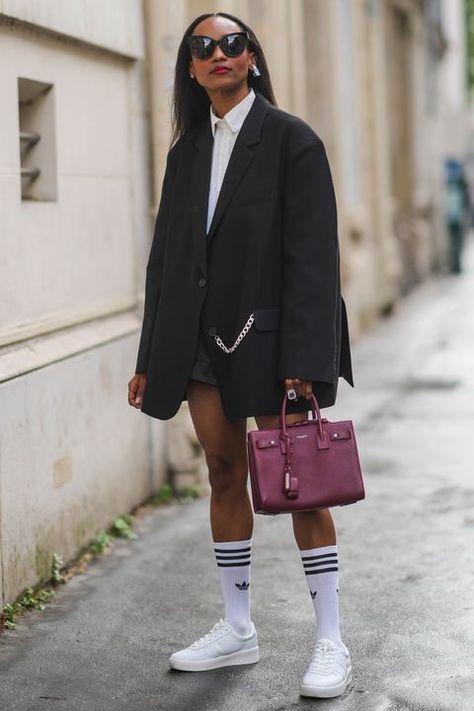 Suit Street Style Women, Urban Chic Aesthetic, Paris Fashion Week 2023 Street Style, Paris Fashion Week 2024 Street Style, Fashion Week Street Style 2024, Paris Inspired Outfits, Urban Street Style Women, Paris Fashion Week 2024, Asian Street Fashion