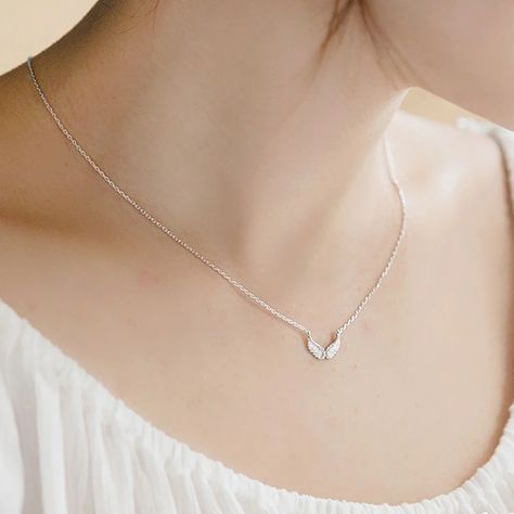 Aesthetic Piercings, Krishna Birth, Cinderella Fashion, Simplistic Jewelry, Angel Pendant Necklace, Sterling Silver Choker Necklace, Minimalist Necklace Gold, Mens Silver Jewelry, Pretty Jewelry Necklaces