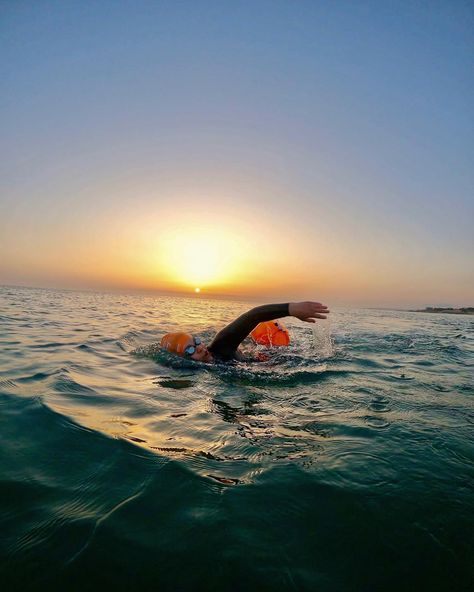 Finnish flight attendant @roossis made a stopover in Lisbon and couldn't resist swimming in our sea 🇫🇮 This was the last swim we did with her with a beautiful sunset. See you in June! 😉 Do you want to explore our beautiful coast with us? Get in touch! 👉 www.swim-together.com/contact Triathlon Aesthetic Wallpaper, Swimming Aesthetic Sport, Triathlon Aesthetic, Workouts For Runners, Swimming Race, 2024 Fitness, Open Water Swim, Swim Aesthetic, Swimming Drills