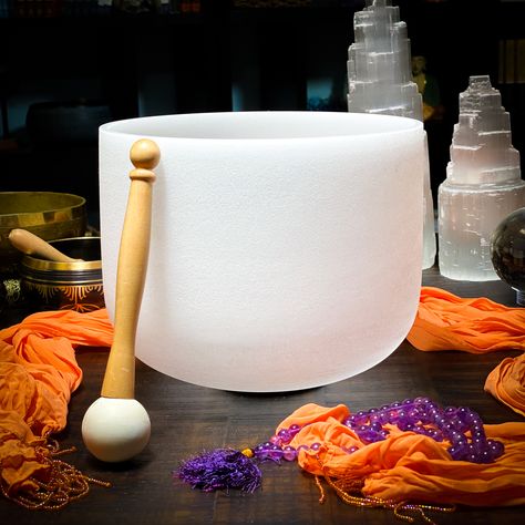 Chakra Meditation Guided, Om Chakra, Crystal Singing Bowls, Singing Bowl Meditation, Chakra Healing Meditation, Vibrational Medicine, Sound Bath, Salt Lamps, Healing Vibrations