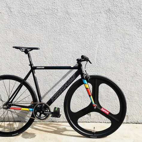 Weekend come, it is time to cycle with our TSUNAMI SNM100. #tsunamibicycles #tsunamibikes #fixedgearnyc #fixedgearargentina #trackbike… Tsunami Bike, Tsunami Snm100, Fixie Gear, Single Speed Mountain Bike, Bike Artwork, Cycling Inspiration, Dream Bike, Bicycle Painting, Fixed Gear Bicycle