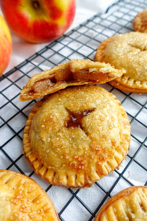 Mini Apple Pies | Eat Well With Lex Apple Pie Turnovers, Cozy Fall Dinner Recipes, Pie Turnovers, Pies For Thanksgiving, Fall Baked Goods, Cozy Fall Dinner, Mini Apple Pie, Apple Food, Apple Cider Donuts Baked