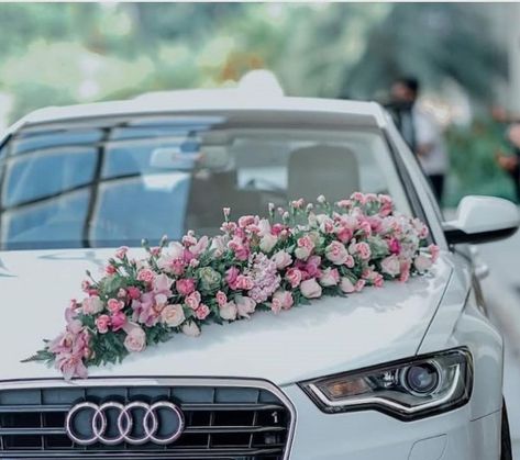 Indian Wedding Car Decorations, Car Decorations For Wedding, Decoration Ideas With Flowers, Car With Flowers, Car Decor Ideas, Wedding Car Decor, Car Decoration Ideas, Bridal Room Decor, Wedding Car Deco