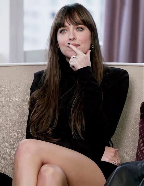 Dakota Johnson Bangs, Dakota Johnson Hair, Dakota Jhonson, Dakota Mayi Johnson, Dakota Johnson Style, Fire Fits, Feminine Aesthetic, Dakota Johnson, Fifty Shades