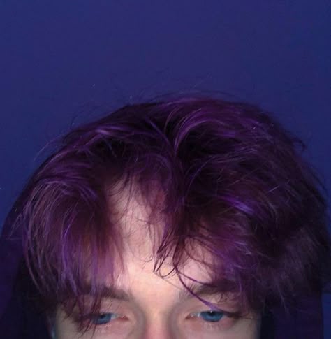 A Dark And Hollow Star, Men Purple Hair, Short Purple Hair, Dark Purple Hair, Androgynous Hair, Hair Boy, Purple Highlights, Dyed Hair Inspiration, Hair Color Purple