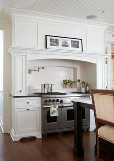 Kitchen Mantle, Kitchen Hood Design, Kitchen New York, Kitchen Hoods, Kitchen Stove, Transitional Kitchen, Trendy Kitchen, Counter Tops, Traditional Kitchen