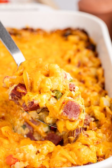 Breakfast Corned Beef Hash Casserole - Kitchen Divas Corned Beef Hashbrown Breakfast Casserole, Corn Beef Breakfast Ideas, Cornbeef Hash And Eggs, Corn Beef Hash Recipe, Corn Beef Hash Breakfast, Corn Beef Hash, Egg And Hash Brown Casserole, Hashbrown Casserole Easy, Breakfast Hash Recipes