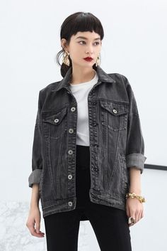 Black Denim Jacket Outfit, Grey Jean Jacket, Grey Denim Jacket, Look Office, Jean Jacket Outfits, Denim Jacket Outfit, Oversized Denim Jacket, Jacket Outfit, Black Denim Jacket