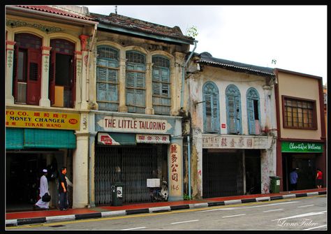 The shophouses of Singapore in real life (not all prettied up for the tourists) Raffles Hotel Singapore, Bukit Timah, Singapore Photos, World Government, Perspective Art, Tourist Information, Modern City, Old City, A Restaurant