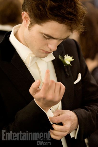 Pattinson Bella Y Edward, Twilight Wedding, Robert Pattinson Twilight, Robert Douglas, Twilight Breaking Dawn, Twilight Edward, Breaking Dawn Part 2, Edward Bella, Twilight New Moon