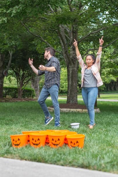 Diy Thanksgiving Games, Halloween Games Activities, Fall Festival Games, Pumpkin Games, Fun Halloween Games, Festival Games, Activities For All Ages, Pumpkin Bucket, Fall Games