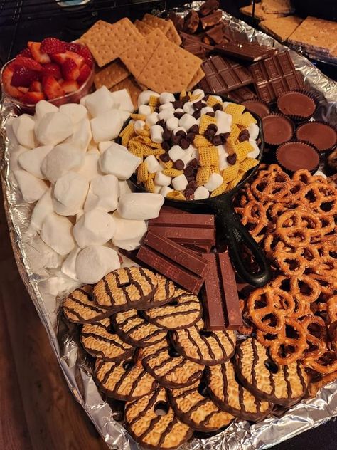 Smores Charcuterie, Smores Charcuterie Board, Make A Charcuterie Board, Bonfire Party, Friendsgiving Party, A Charcuterie Board, Sweet 16 Birthday, Charcuterie Boards, Grad Parties