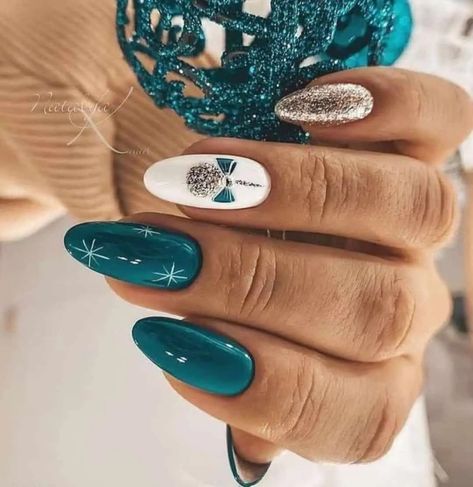 2024 Xmas Nails, Stylish Christmas Nails, Blue Christmas Nail Art, Nails December 2022, Winter Nails 2022 Trends Acrylic, Christmas Nails 2022 Trends, Blue Nails Christmas, Christmas Blue Nails, Blue Xmas Nails